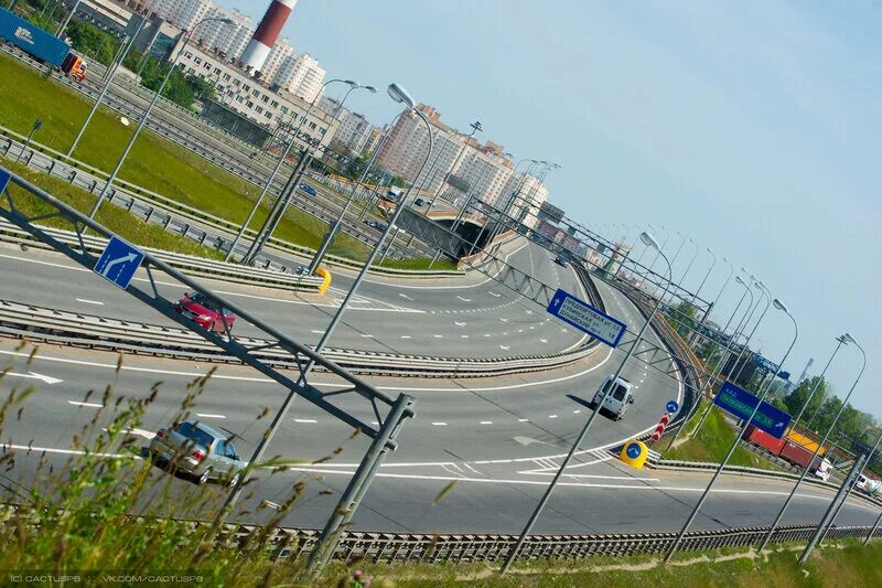 магистраль выборгское шоссе. х кад. дорожная развязка снизу. мост зсд санкт-петербург. х кад.
