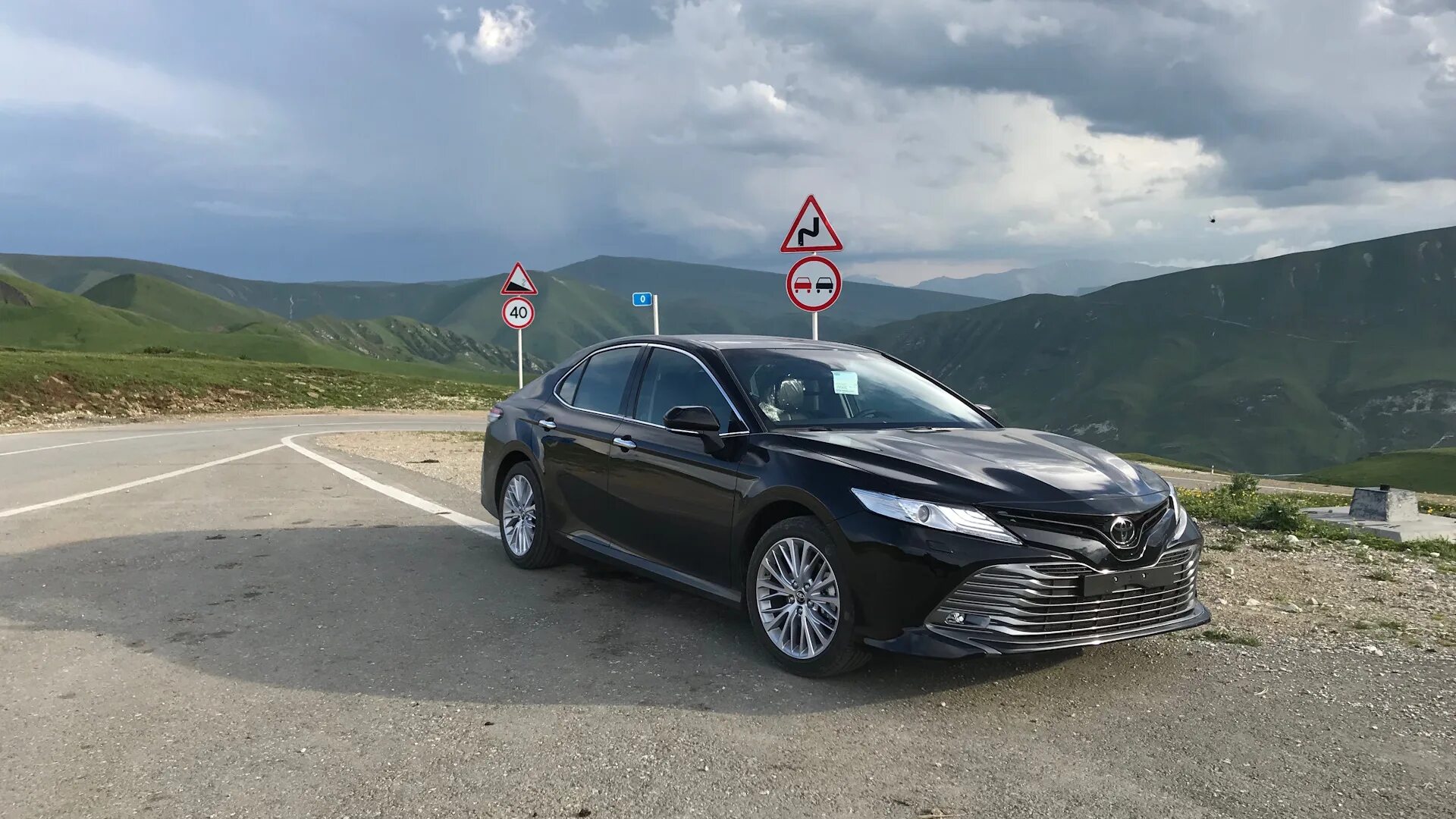 Камри 2.5 70 кузов. Тойота Камри 70 2.5. Toyota Camry xv70 черная. Камри 3.5 70 кузов.