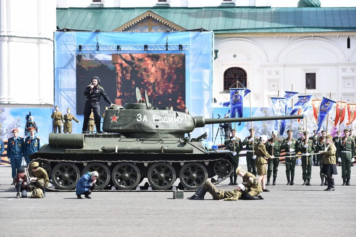 Театрализация на 9 мая. Парад Победы в Ярославле. Парад 9 мая Ярославль. Театрализованное представление на 9 мая. Театрализованные представления день Победы.