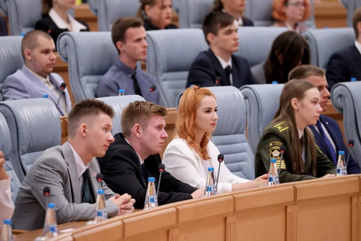 Белорусские студенты в России. ВЭФ 2022. Лукашенко выборы 2020.