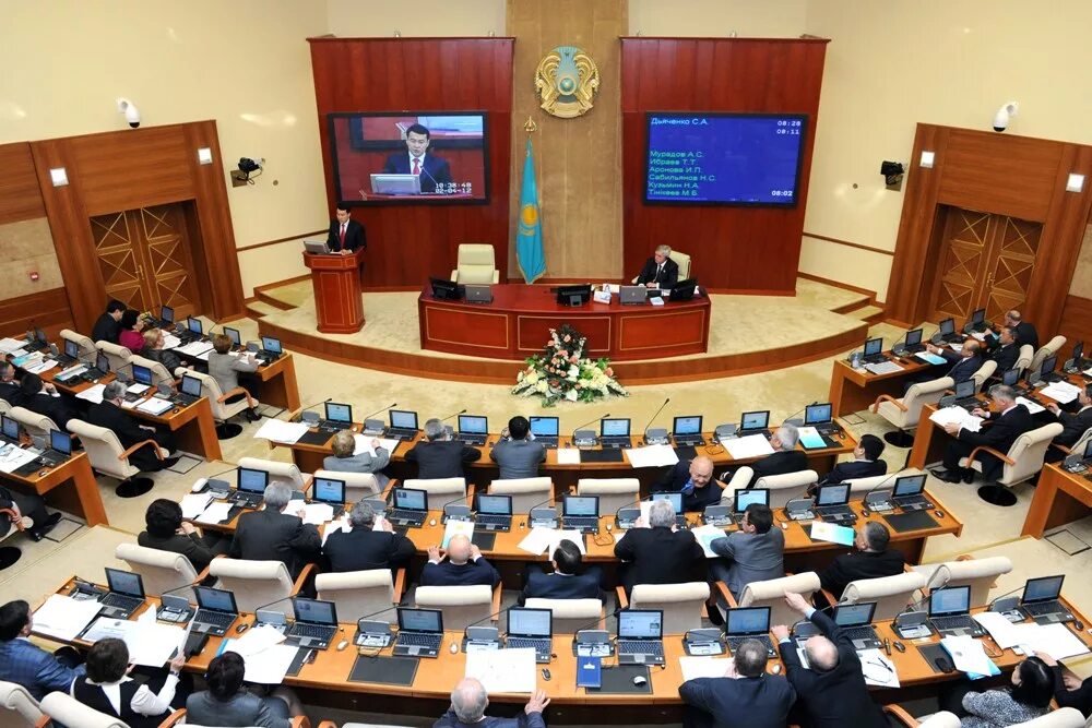 Правительство казахстана ушло в отставку. Дума Казахстана внутри. Правительственный час картинка.