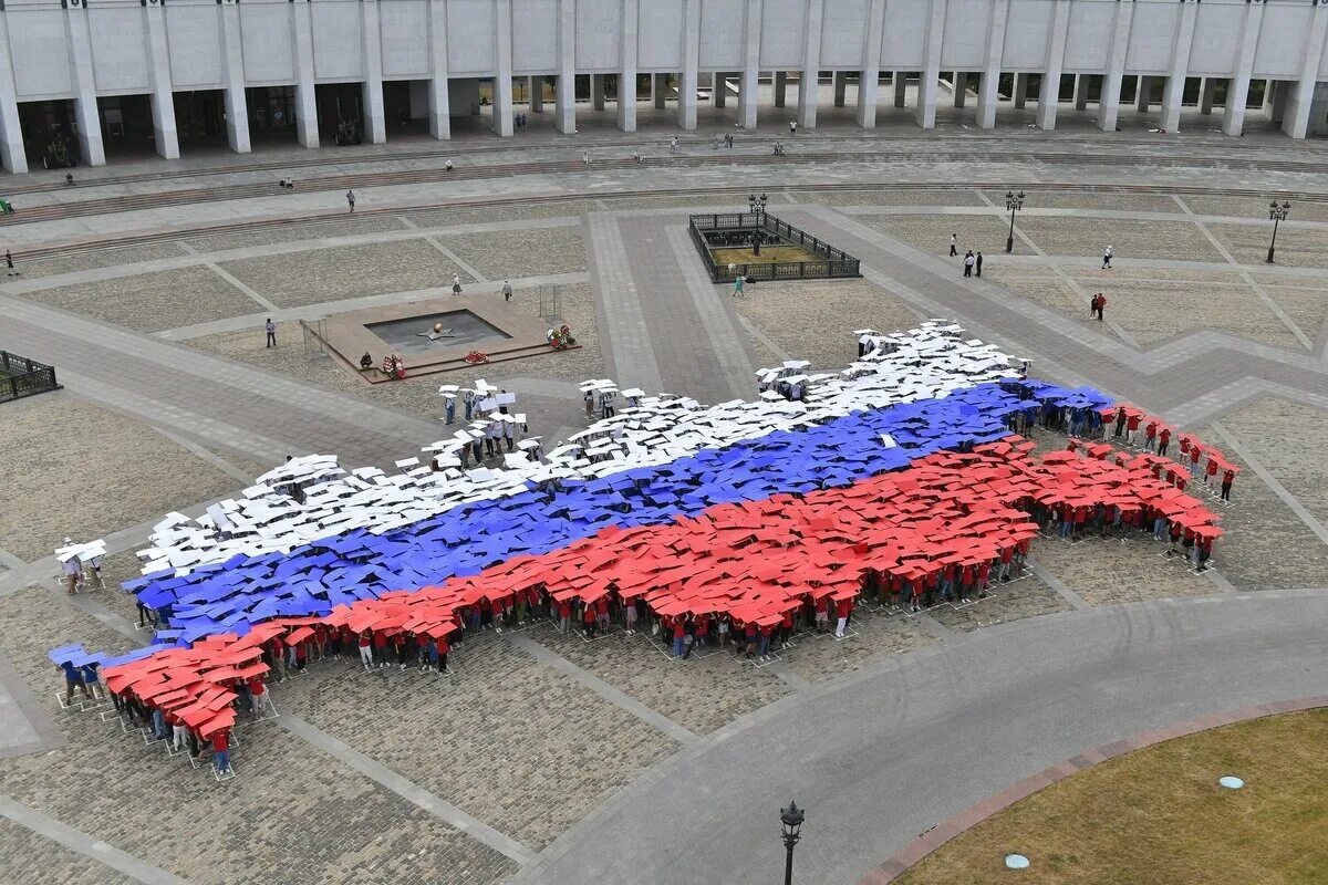 Флаг россии в москве