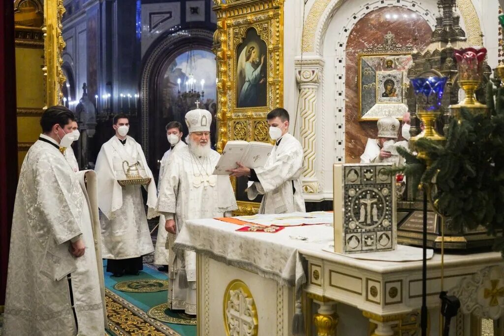 рождественский сочельник богослужение. утренняя литургия рождественская. богослужение в храме христа спасителя в москве. рождественская литургия. утренняя литургия рождественская.