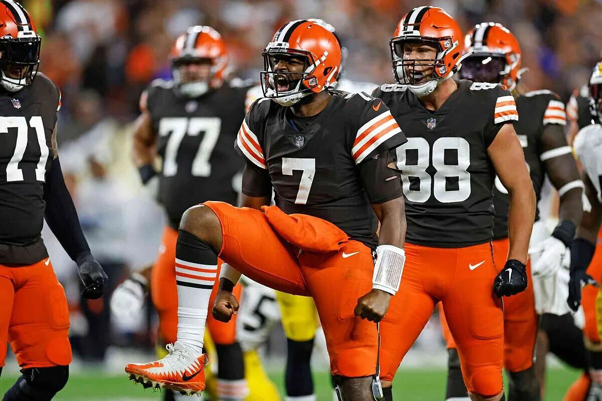 The browns leave. Квотербек сник. Sheriff vs Steelers.