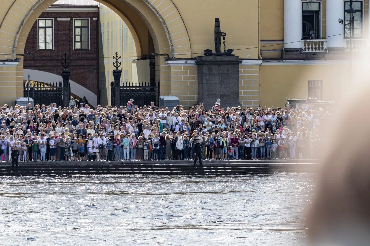 Какая сегодня в спб. Парад в Питере. День ВМФ СПБ. Питер сейчас. День ВМФ парад.