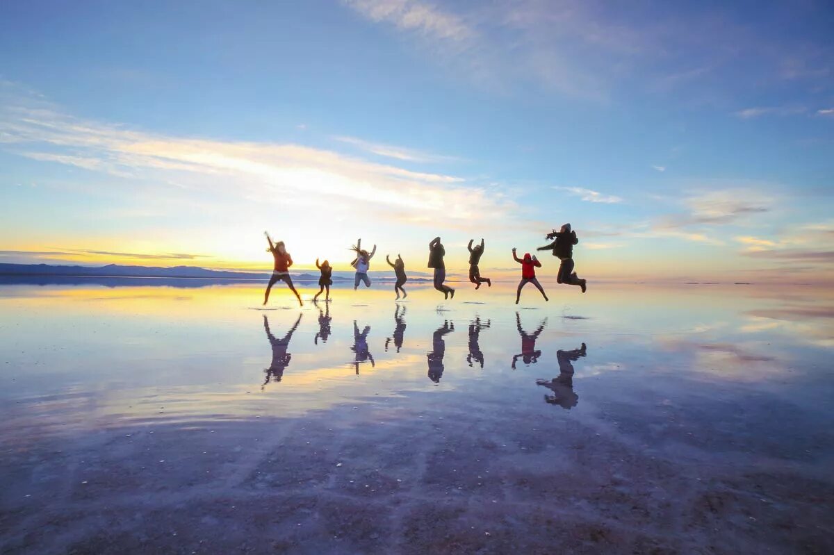 Озеро в боливии. Солончак Уюни Боливия. Солончак Салар-де-Уюни, Боливия. Салар де Уюни озеро. Озеро Уюни в Боливии.
