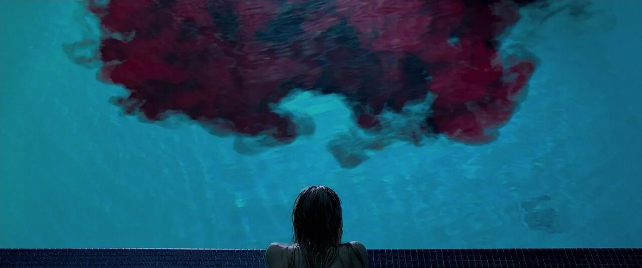 Bmth follow you. Оно следует за тобой 2014. Its follow you. Майка монро пятая волна. Its follow you.