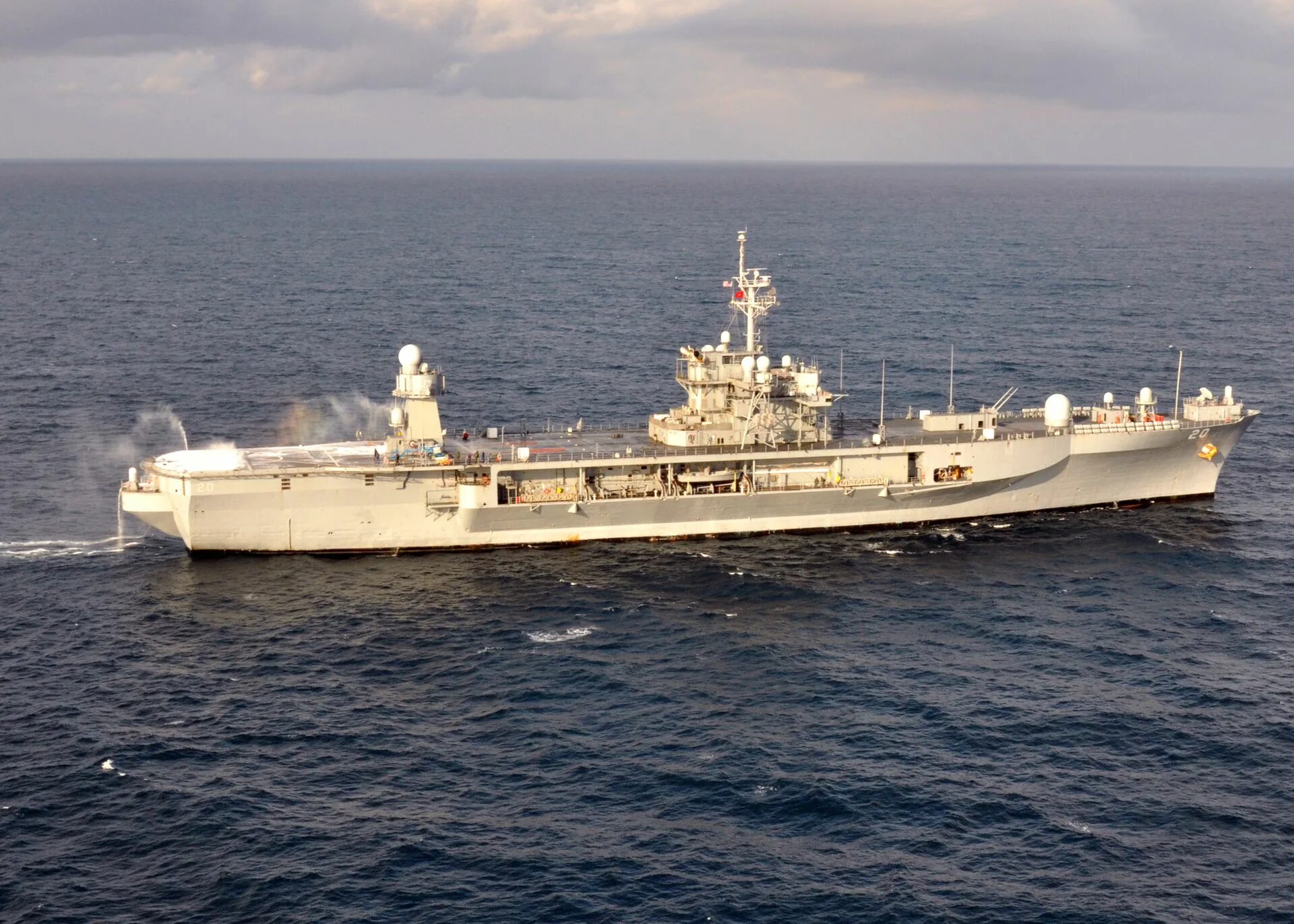 Корабль USS Mount Whitney (LCC 20). Штабной корабль Маунт Уитни. USS Mount Whitney 1997. USS Mount Whitney фото. Command class