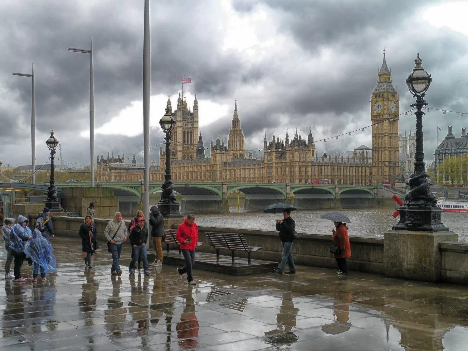Дождь в лондоне. Дождливая англия. Rain uk. Дождливая англия. Дождь в великобритании.