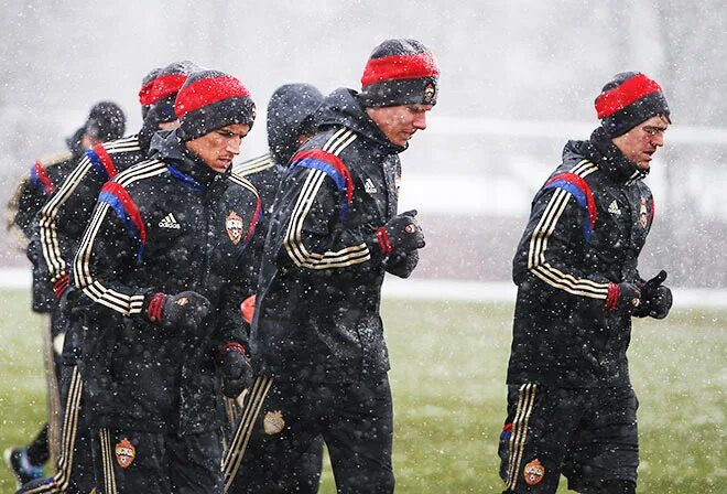 Цска арена сектор 505. Игроки цска в зимней парке. Пфк цска зима. Цска форвард. Цска зимой.