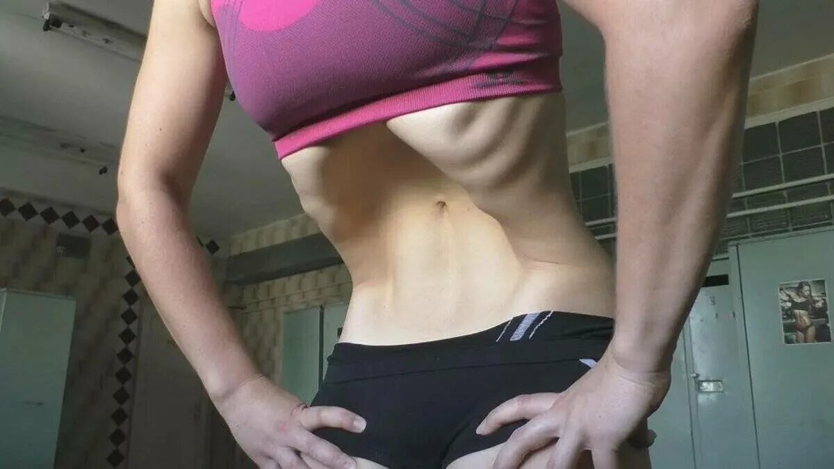 Втянутый живот девушки. Вакуум живота девушки. Вакуум для похудения живота. Вакуумное втягивание живота упражнения. Вакуум живота наули.