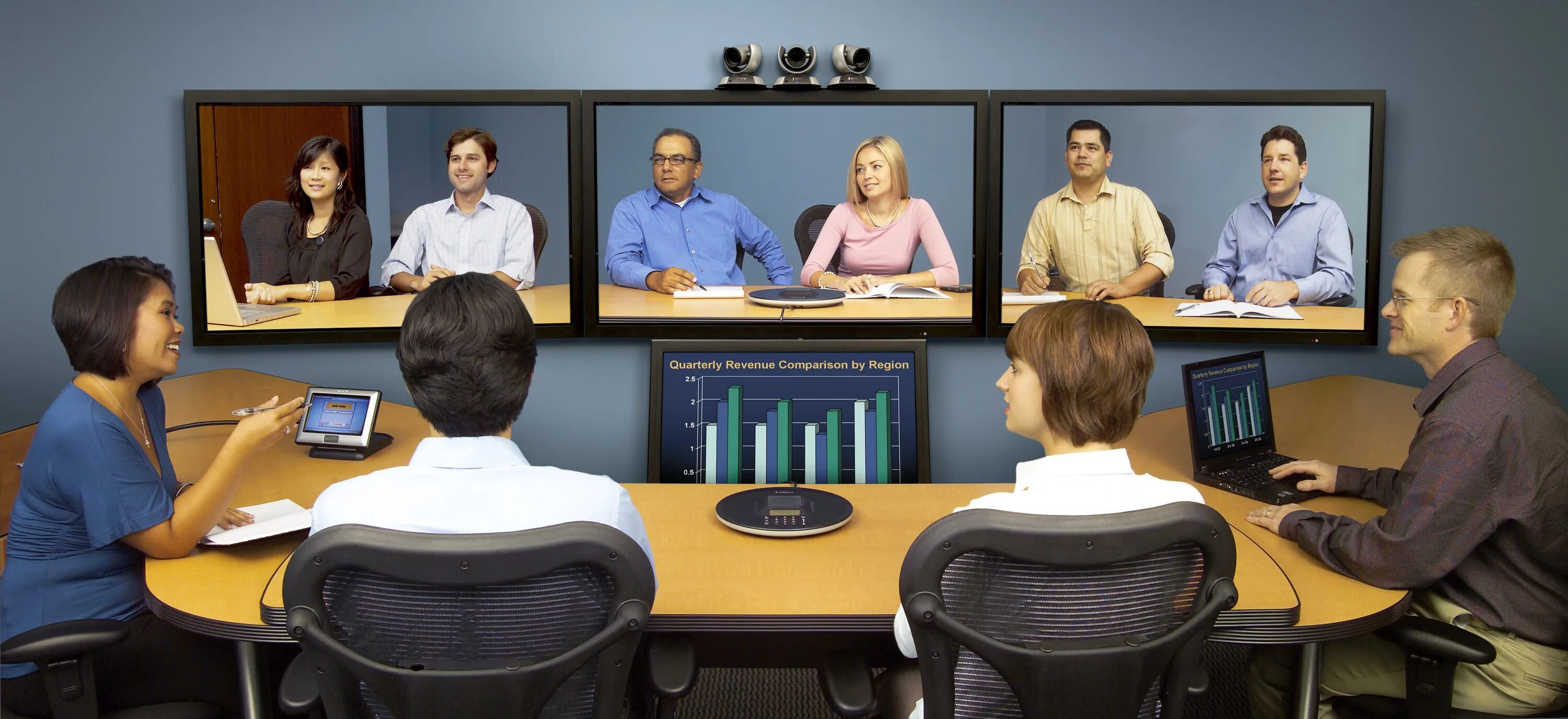 Компьютер в офисе. Проблемы с домашним интернетом. Видеть связи. Проведение интернета работа. Деловое общение в интернете.