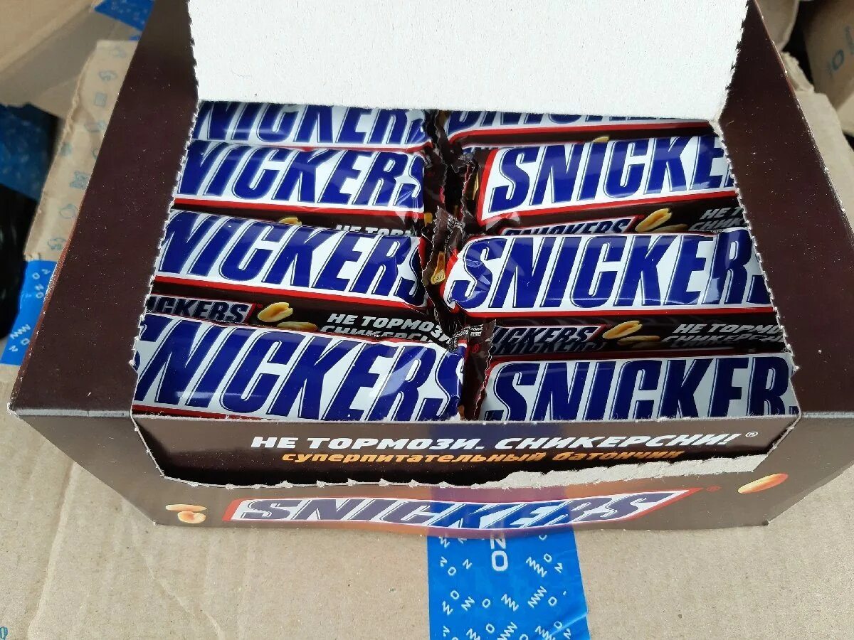 Купить сникерс оптом. Шоколадный батончик snickers 50,5г. Батончик "Сникерс" 50,5гр .. Snickers шоколадный 50.5. ШОК. Батончик snickers 32г.