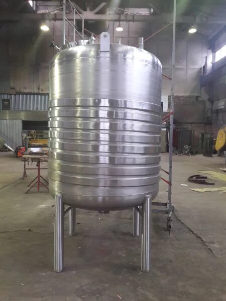 Конические емкости из нержавейки. Танк охладитель молока 6000л. Танк охладитель молока арктика 4000. Охладительный резервуар. Резервуар рмвц-6 для хранения молока.