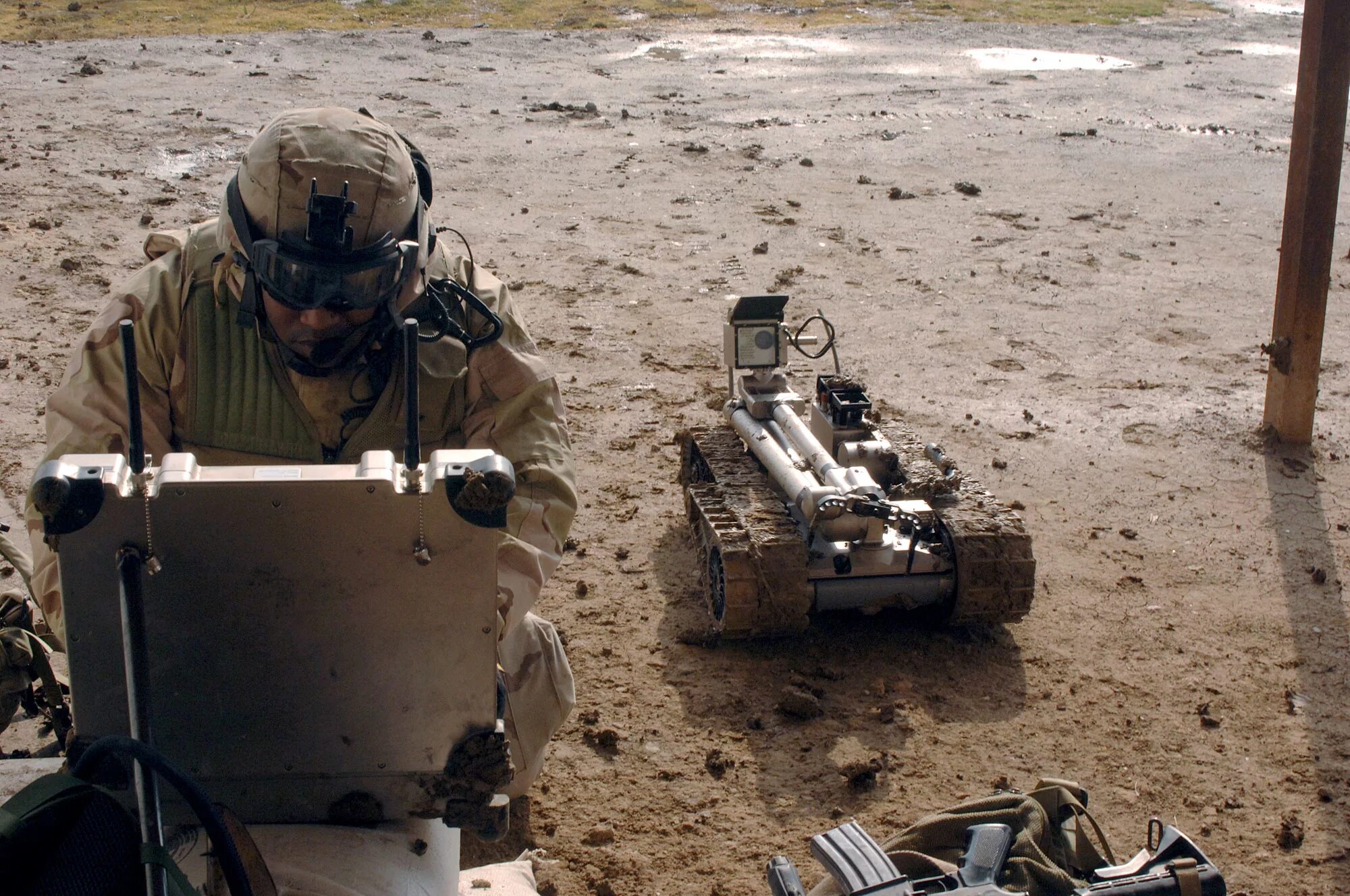 Боевые роботы США. Американские военные роботы. Военный робот разведчик. Робот солдат США. Про военных роботов
