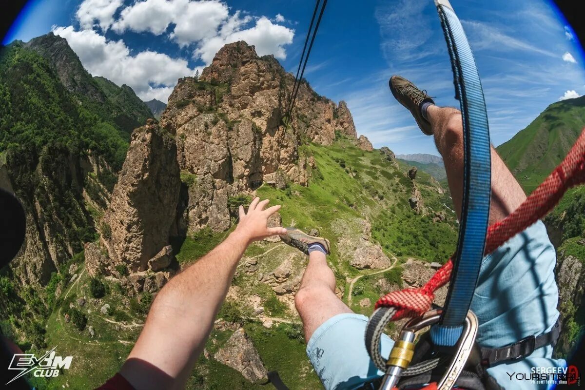 Флай Чегем зиплайн. Зиплайн Кисловодск. Зиплайн медовые водопады. Медовые водопады экстрим парк зиплайн. Прыжок с каньона