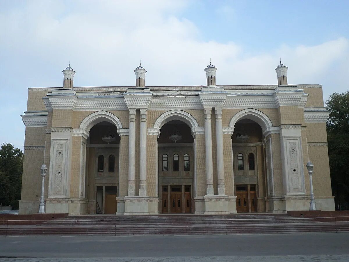 Театр алишера навои. Театр имени навои в ташкенте. Театр алишера навои. Ташкентские театры. Театр оперы и балета ташкент.