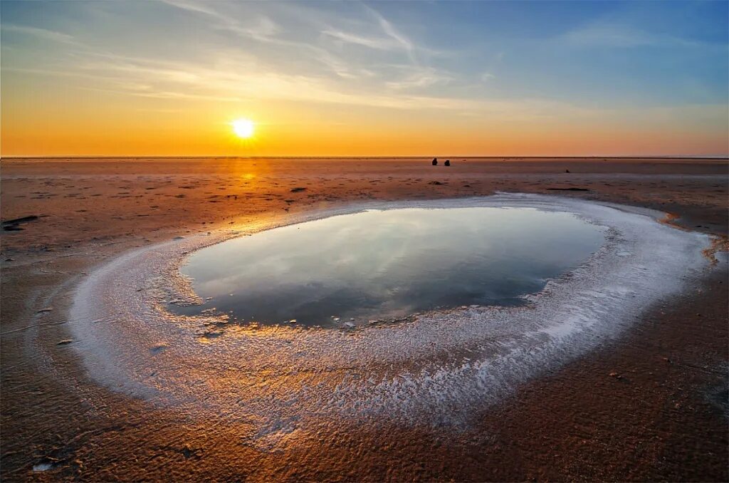 Баскунчак соленое озеро. Солёное озеро в Астраханской области Баскунчак. Озеро Баскунчак Ахтубинский район, Астраханская область. Озеро Баскунчак соль.