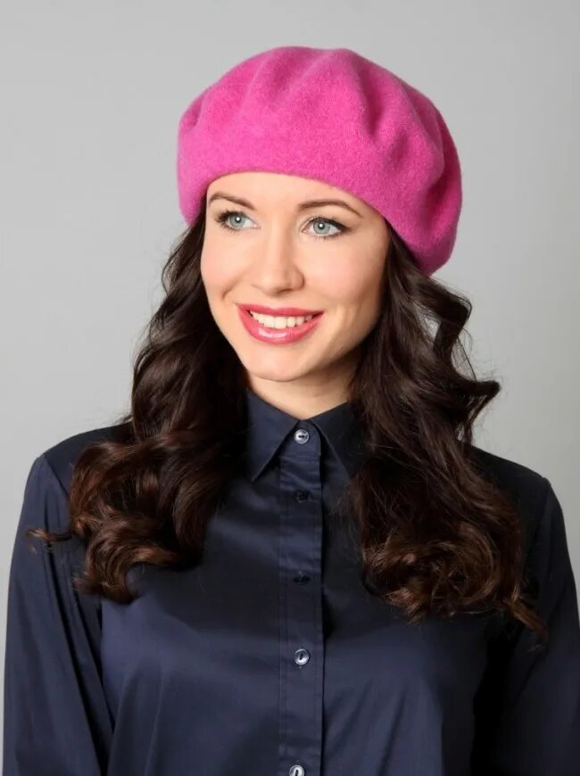 берет головной убор. женщина в берете. где женщина берет. украшение на берет. берет женский.