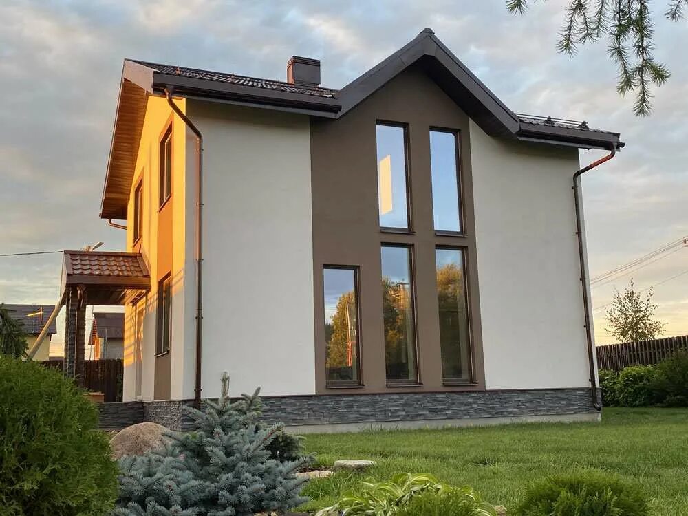 Отделка фасада под ключ. Проекты домов из газобетона. Квадратный дом отделка фасада. Коттедж двухэтажный квадратный. Фасад дома.