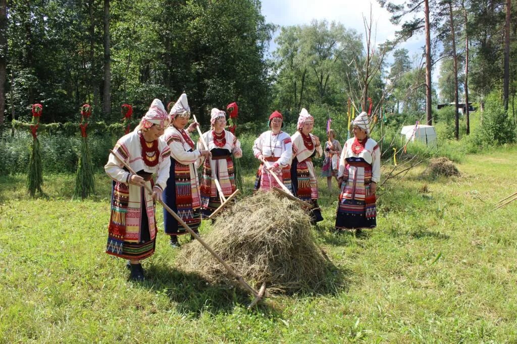 Карелы традиционные занятия народа. В музей вепсской культуры д. Фестиваль вепсской культуры древо жизни 2023 год винницы. Музей вепсской культуры тервеничи. Вепсы традиционные занятия.