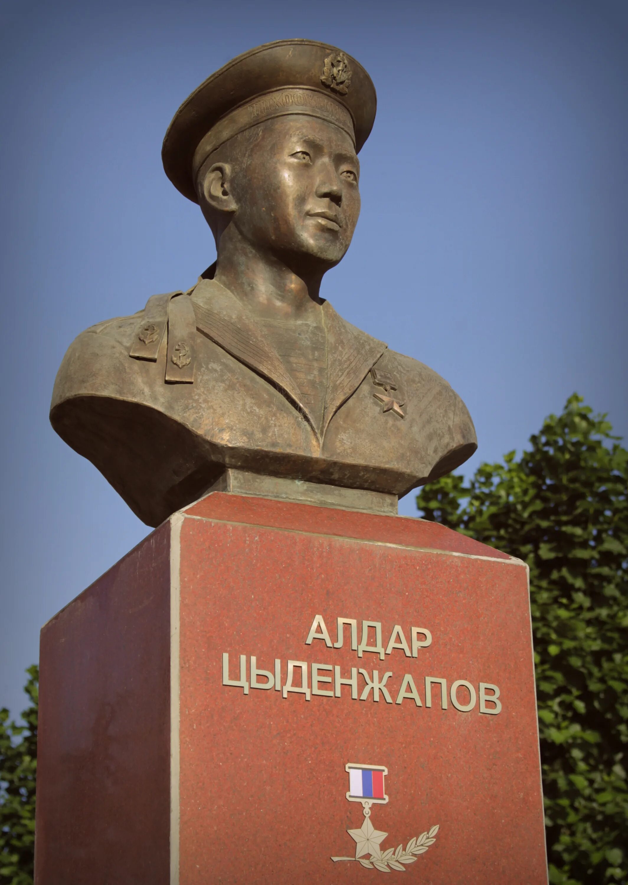 Алдар цыденжапов подвиг. Цыденжапов памятник. памятник алдару цыденжапову. алдар цыденжапов памятник. алдар цыденжапов бюст.