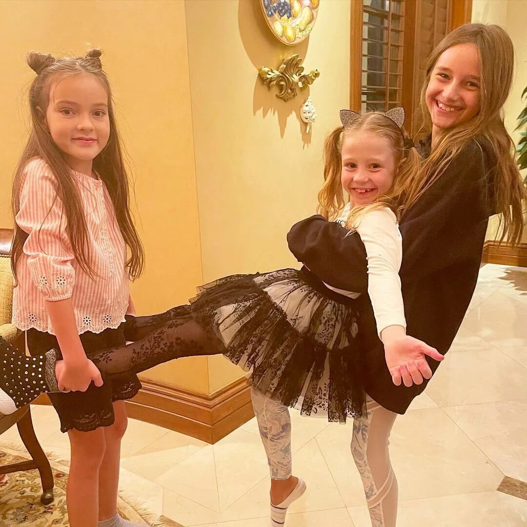 папа насти радзинской. анастасия радзинская like nastya. где живет лайк настя в 2023. анастасия радзинская. настя лайк и маргарита.