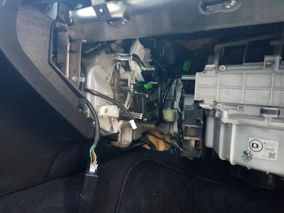Не работает обдув печки. Отопитель салона рав 4 2003. subaru forester 2000 радиатор печки. заслонка вентиляции салона тойота рав 4 2010. заслонка печки рав 4.
