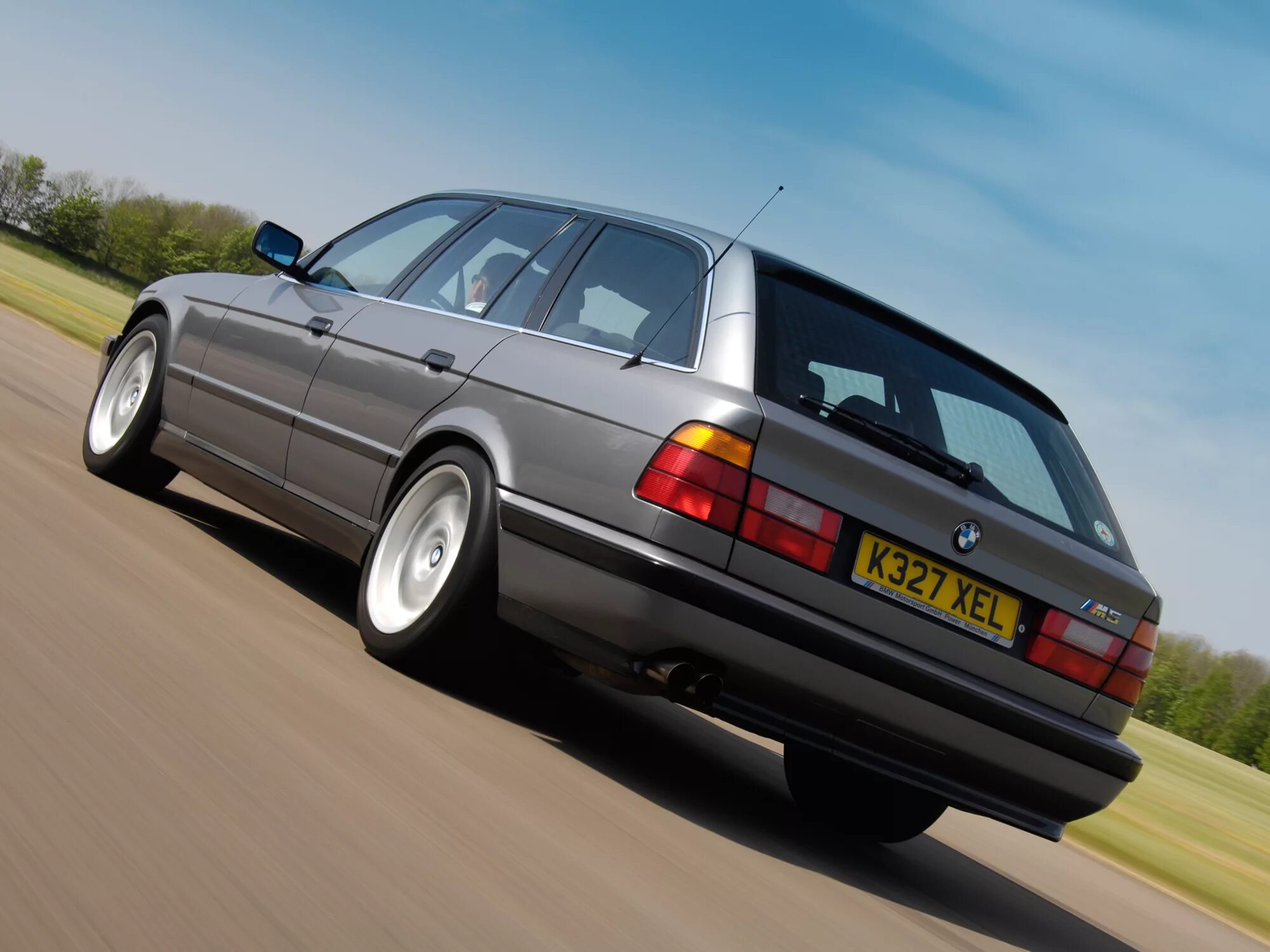 Второй в 5 34. БМВ е34 универсал. BMW 5er e34 Touring. BMW e34 Touring Alpina. BMW m5 e34 Touring.