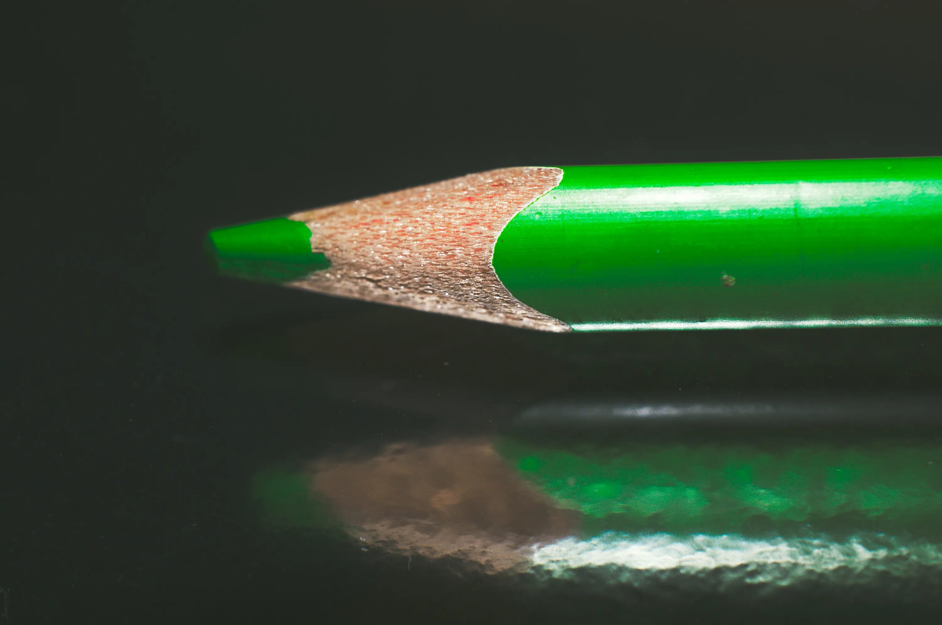Купить зеленый карандаш. Зеленый карандаш. Салатовый карандаш. Карандаш зеленого цвета. Цветные карандаши зеленые.