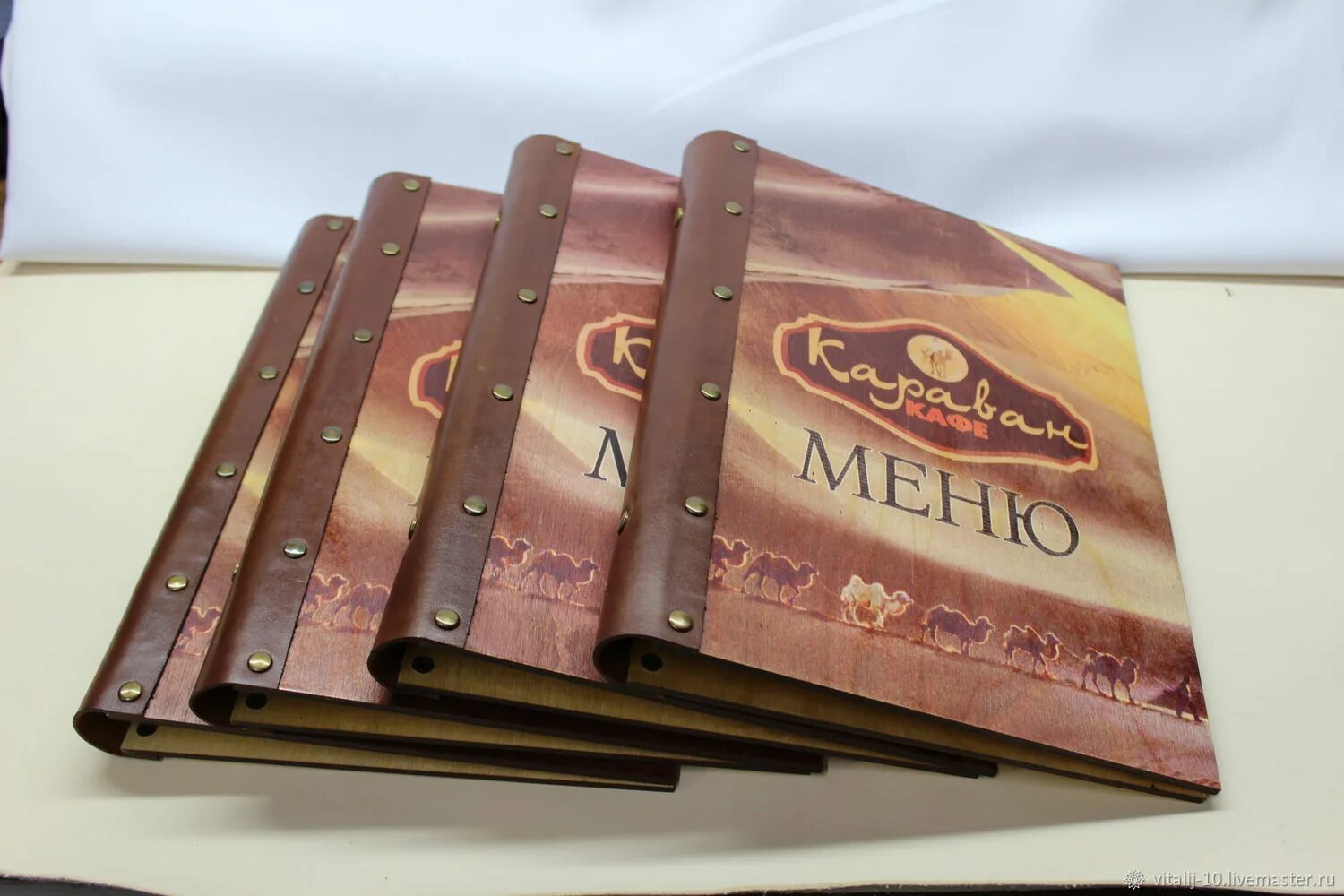 Сделать папки меню. Меню с деревянной обложкой. необычные папки меню. кожаная обложка для меню. папки для меню из кожи и дерева.