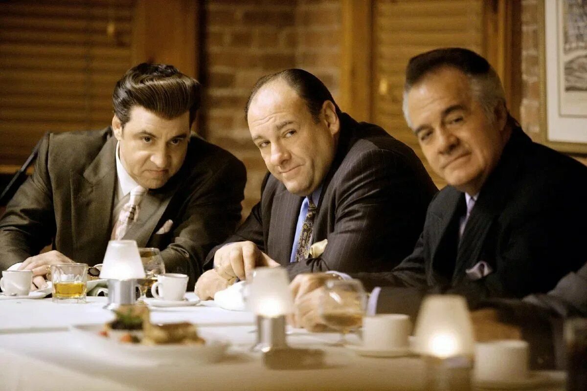 Роберт де ниро 1990. Дензел вашингтон американский гангстер. Роберт де ниро славные парни. Харви кейтель крестный отец. Дон корлеоне фильм 1972.