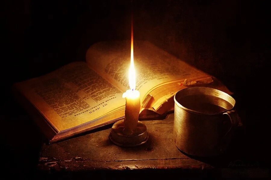 Великое очищение. Книга и свеча. Натюрморт с книгой и свечой. Книжка со свечкой. Натюрморт со свечой.