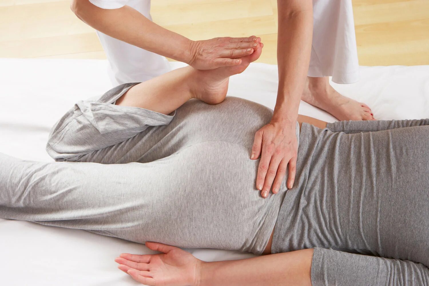 Indonesia massage. Шиатсу массаж. Палсинг холистический массаж. Шиацу терапия. Шиацу массаж спины.