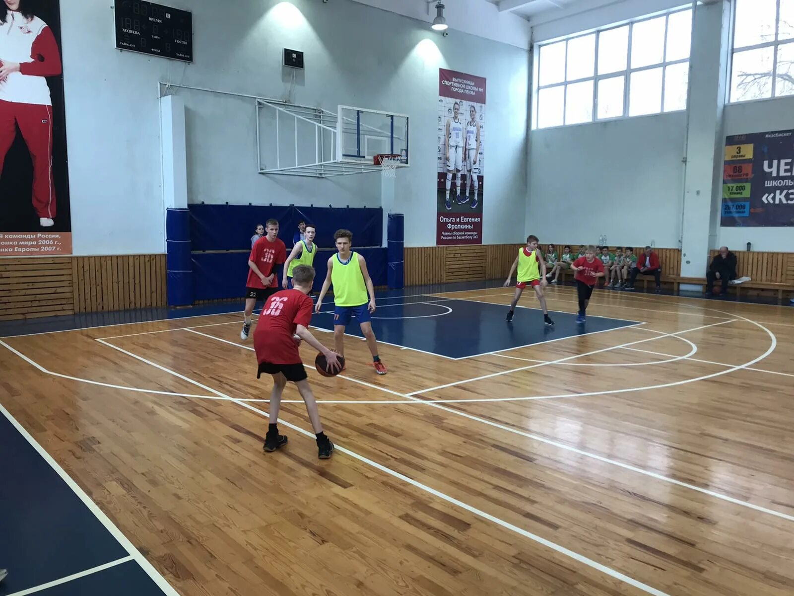 Спортивные гимнасты. Чир спорт соревнования. Пенза спортивные соревнования. Стадион пенза легкая атлетика. Пенза спортивные соревнования.