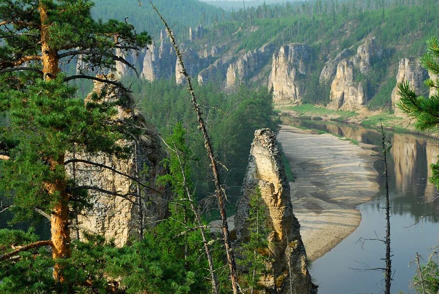 Река Лена. Якутия река синяя Синские столбы. Река Лена Тайга. Тайга Саха Якутия. Пермь якутия