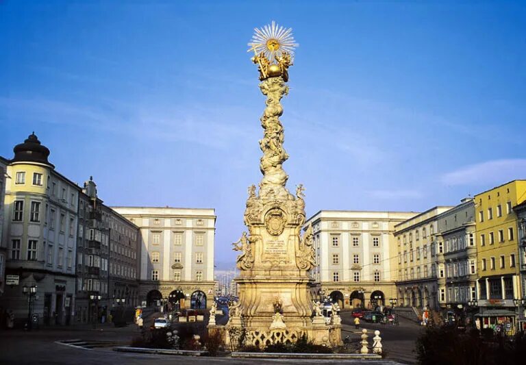Австрийский город с чумной колонной 4 буквы. Чумной столб в Вене. Чумная колонна (Вена). Чумная колонна в Австрии. Чумной столб в Праге.
