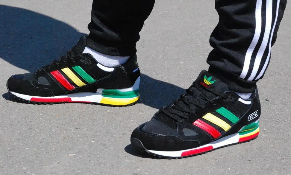 Кроссовки 3 полоски. Адидас zx750 Jamaica rasta. Adidas ZX 750 Ямайка. Adidas ZX rasta. Adidas zx750 Yellow.