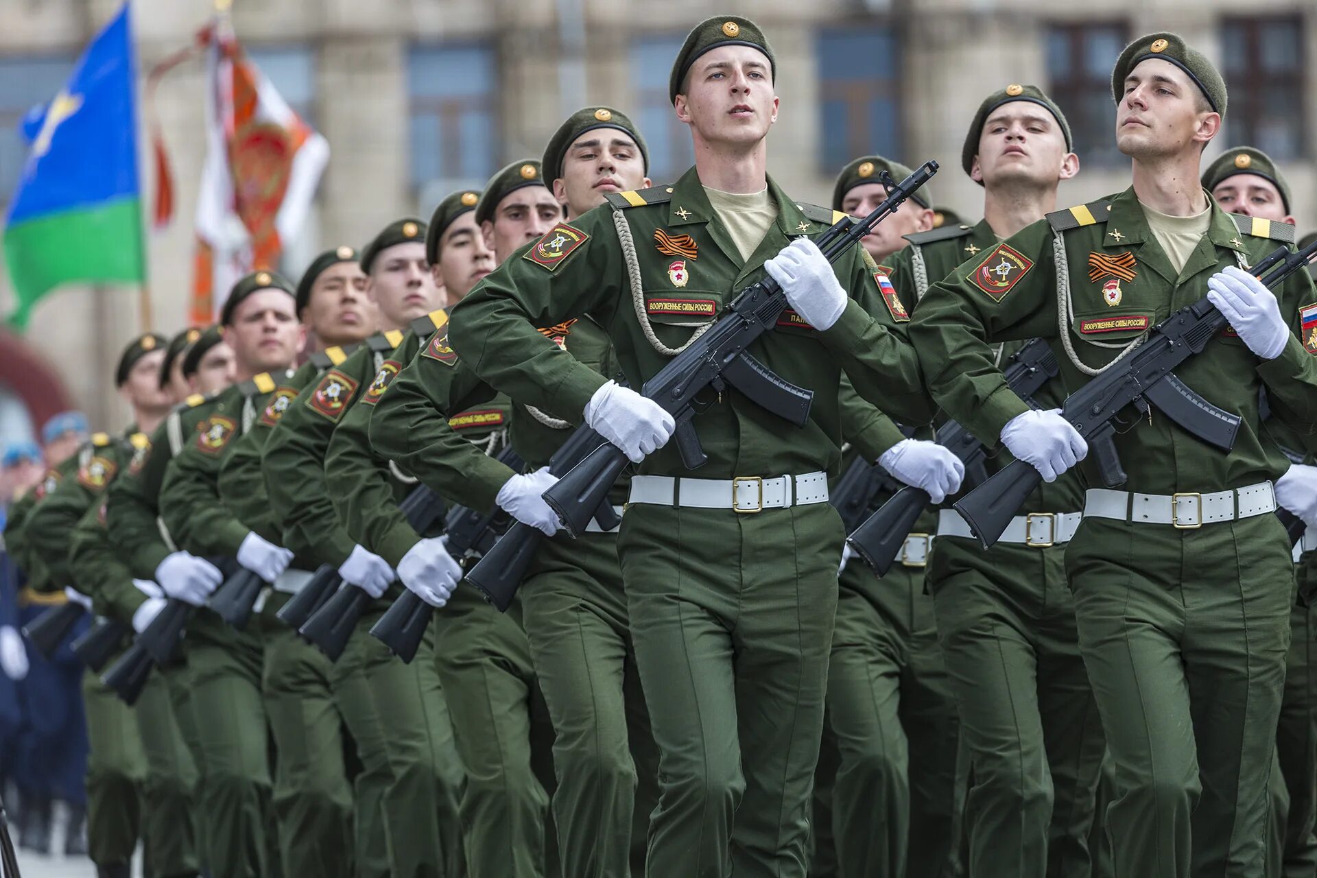 Солдаты на параде. Сухопутные войска на параде. Солдат Российской армии. Строй солдат. Армейская 23