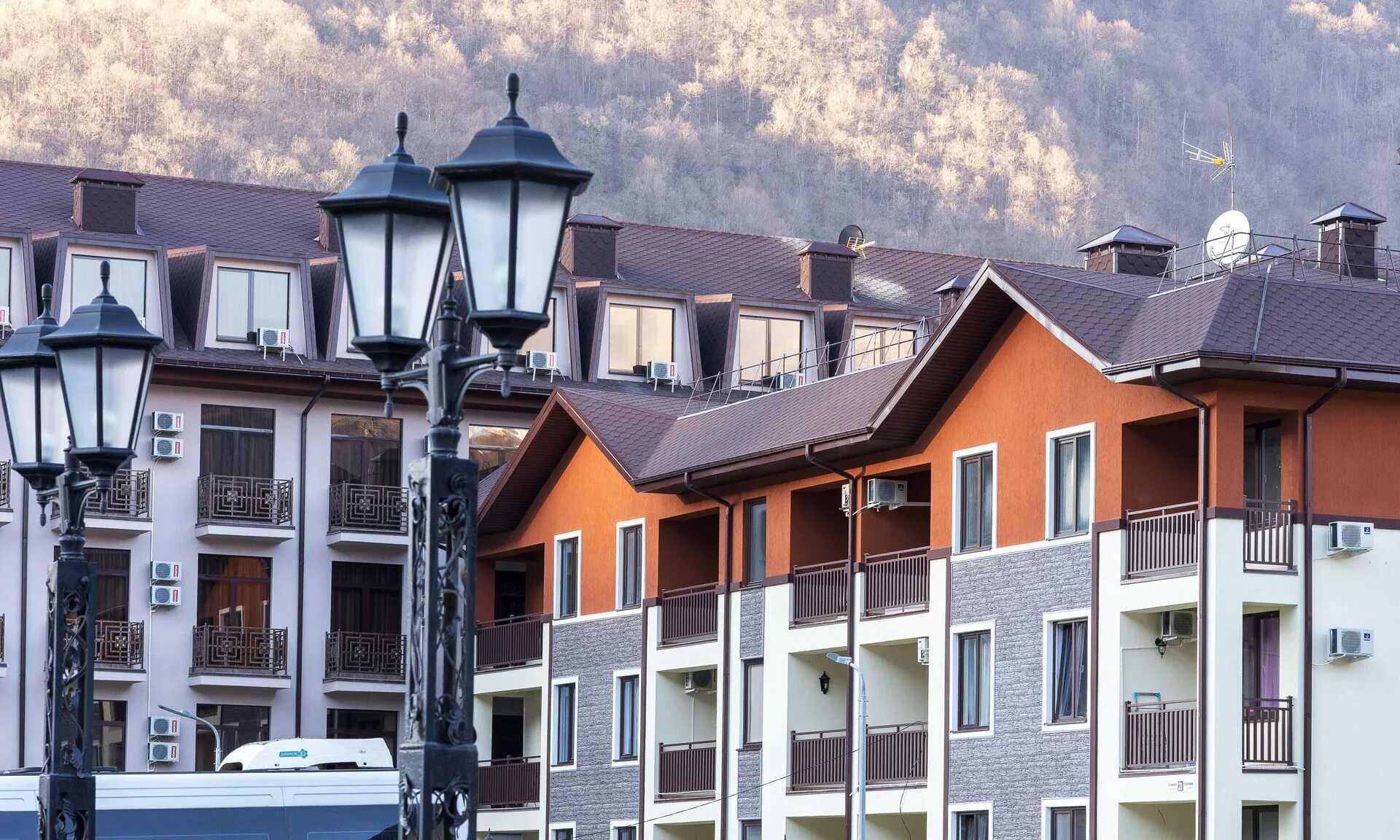 Саквояж сочи. Апартаменты саквояж красная поляна номера. Магазин хост товары. Театр кукол саквояж сочи. Адлер ленина 161 б.