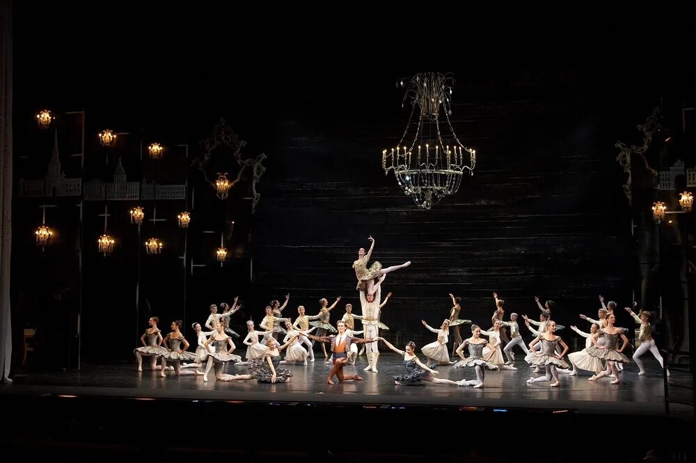 Сапаева. Балета петра ильича чайковского «лебединое озеро» 19 век. Балет сочи. Лебединое озеро в театре оперы и балета э. Балет сочи.