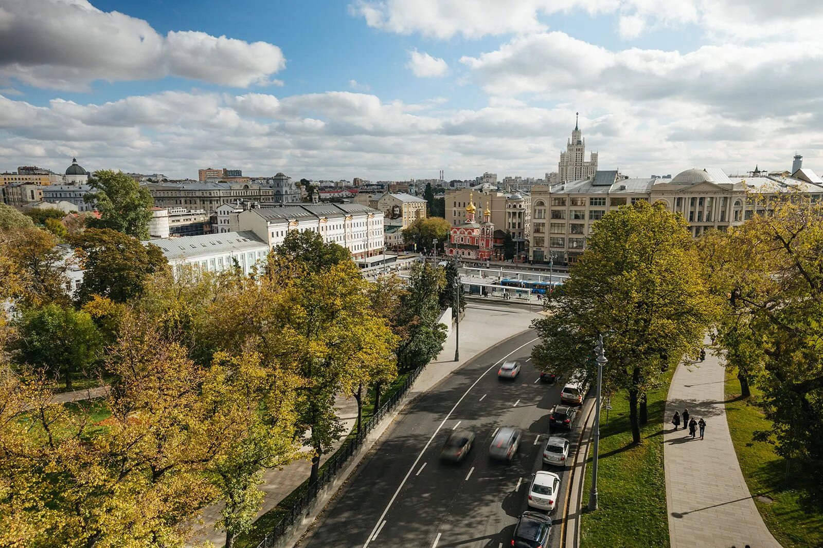 Площадь Ильинские ворота. Ильинский сквер в Москве. Москва площадь города. Пл. Ильинские ворота, 2.