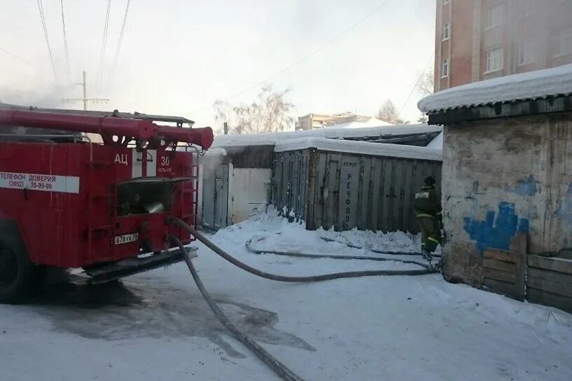 Пожарные на пожаре. Пожарные в осе. Пожар село оса кафе. Пожарные на пожаре. Пожарные в осе.