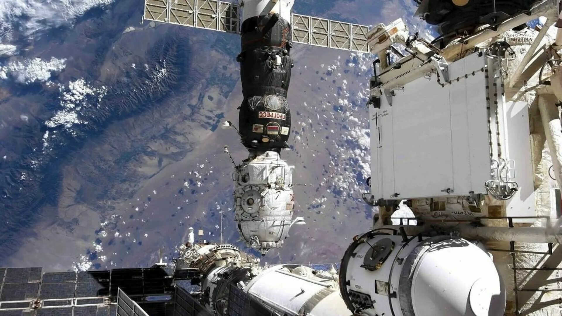 Первый орбитальный полет в космос. Стыковочный модуль МКС. Стыковочный отсек Пирс МКС. Пирс (модуль МКС). Станция Прогресс МКС.