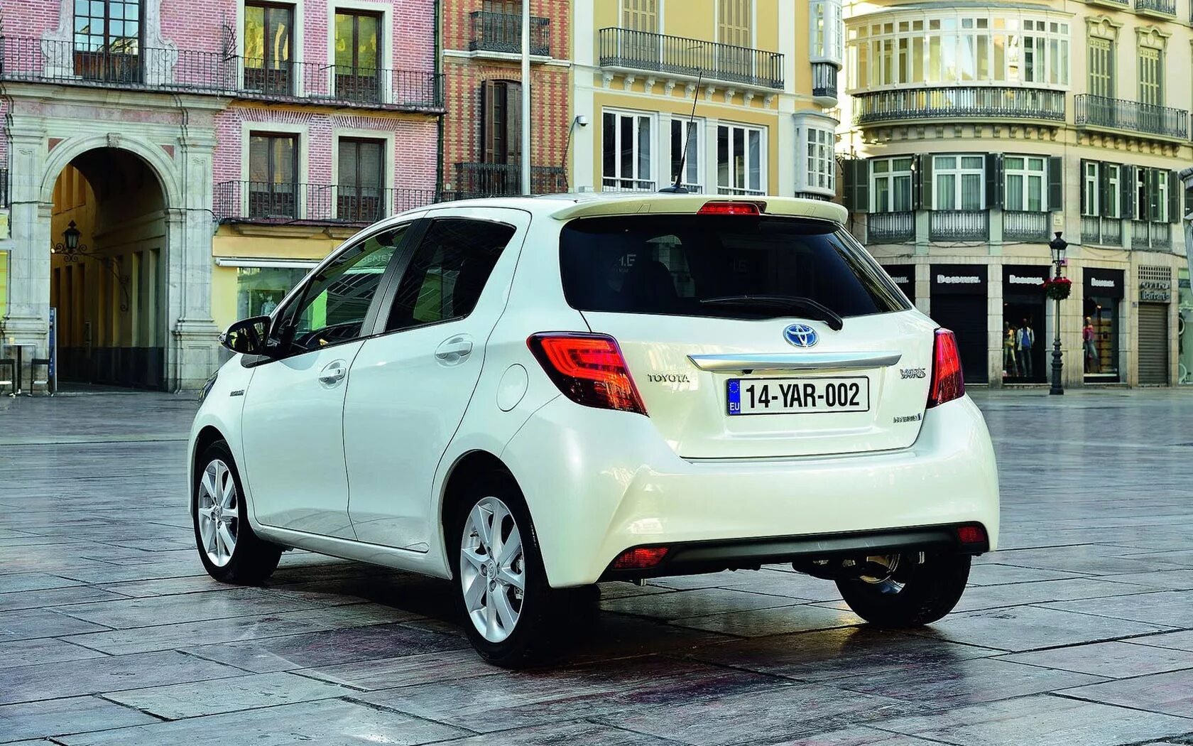 Toyota Yaris 2014. Toyota Yaris 2015. Toyota Yaris Hybrid 2015. Toyota Yaris 1.2. Витц 2014 года