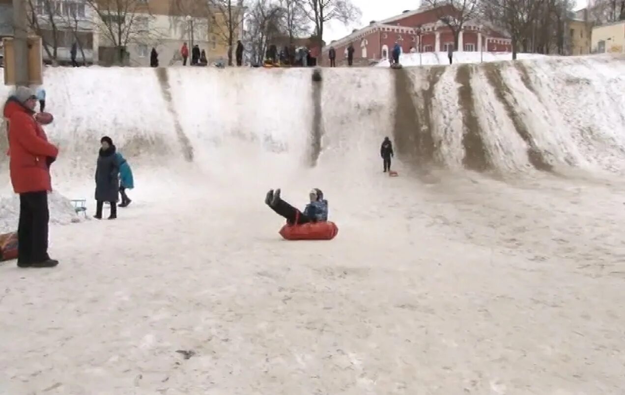 Комплекс горки орел. На лыжах с горки. Сокольники тюбинговая горка. Комплекс горки орел. Горки парк орел.