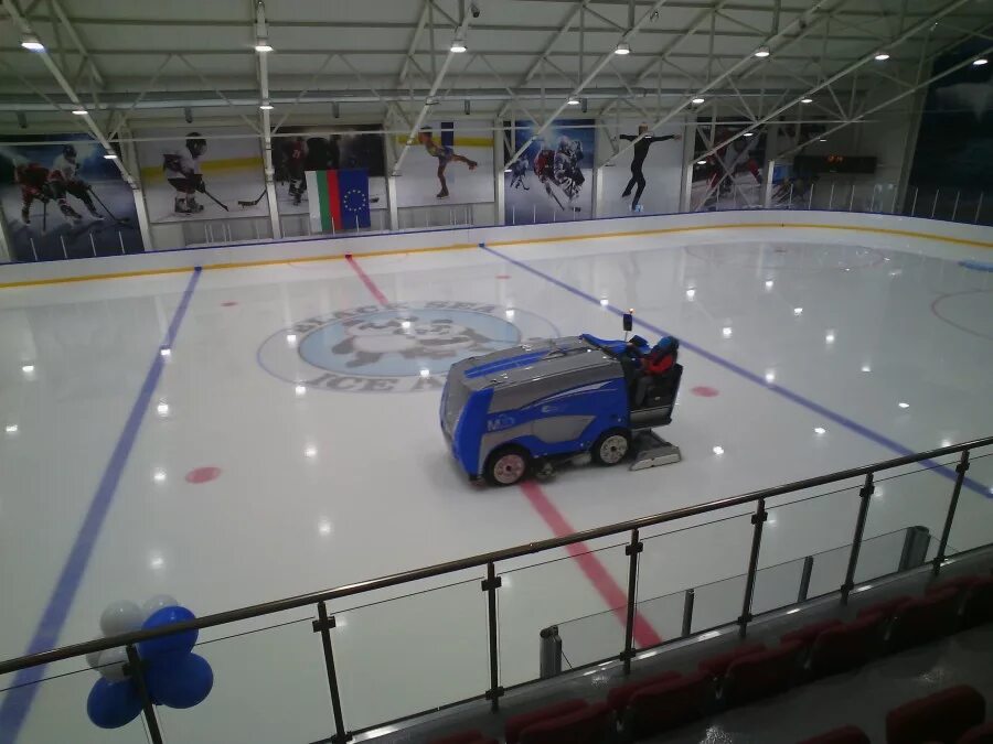 Айс арена расписание. Каток айс Арена. Ice Арена Ростов. Каток Ice Arena Ростов на Дону. Ice Arena детская комната.