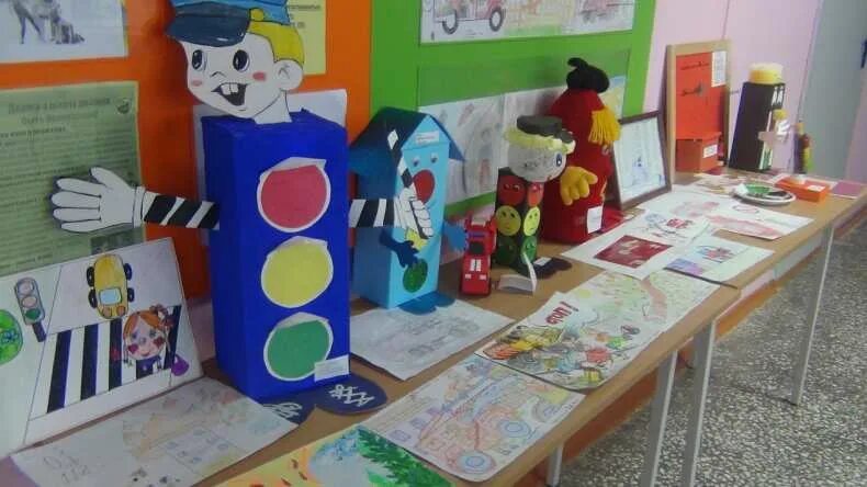 Безопасность глазами детей. Выставка в детском саду безопасность. Выставка детских рисунков. Безопасность глазами детей конкурс рисунков. Выставка рисунков безопасность глазами детей.