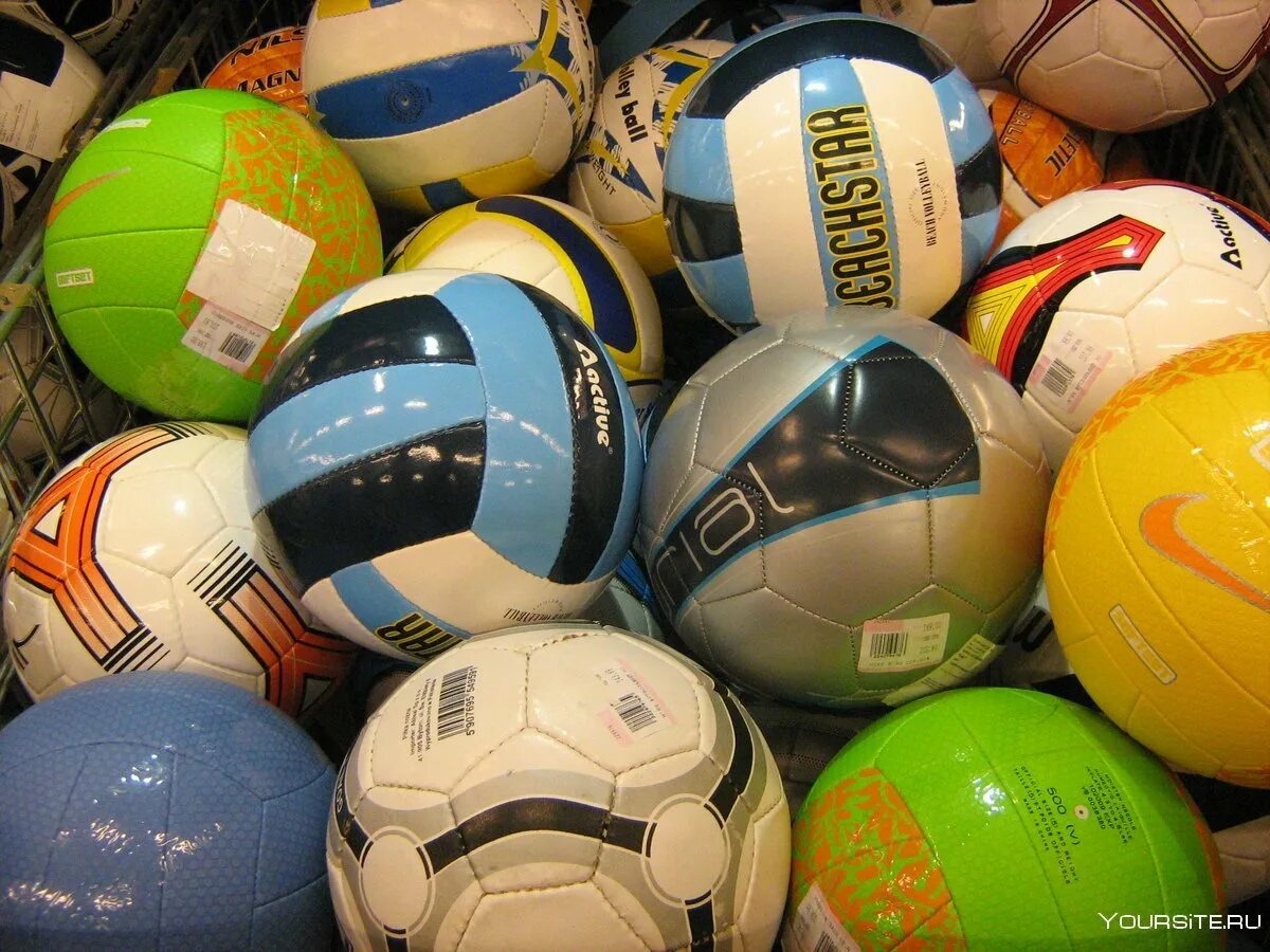 Весы мячи футбола. Спортивные мячи. Футбольный мяч. Много футбольных мячей. Мячи разные спортивные.