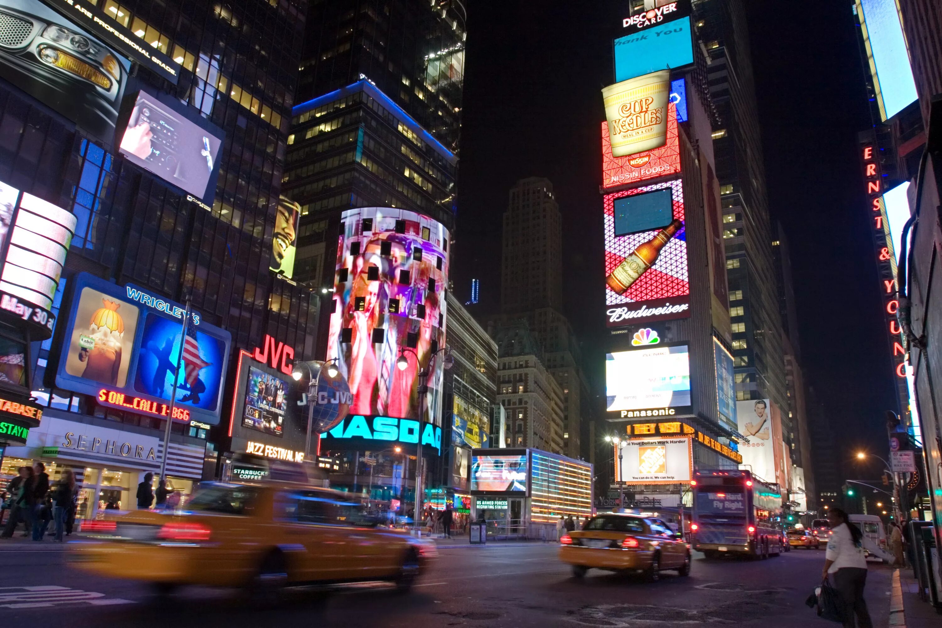Реклама центр города. Нью-Йорк Таймс сквер. Площадь Таймс-сквер. Площадь Таймс-сквер в Нью-Йорке. Нью Йорк экраны Таймс сквер.